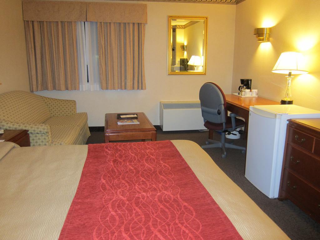 Comfort Inn Meadowvale มิสซิสซอกา ภายนอก รูปภาพ