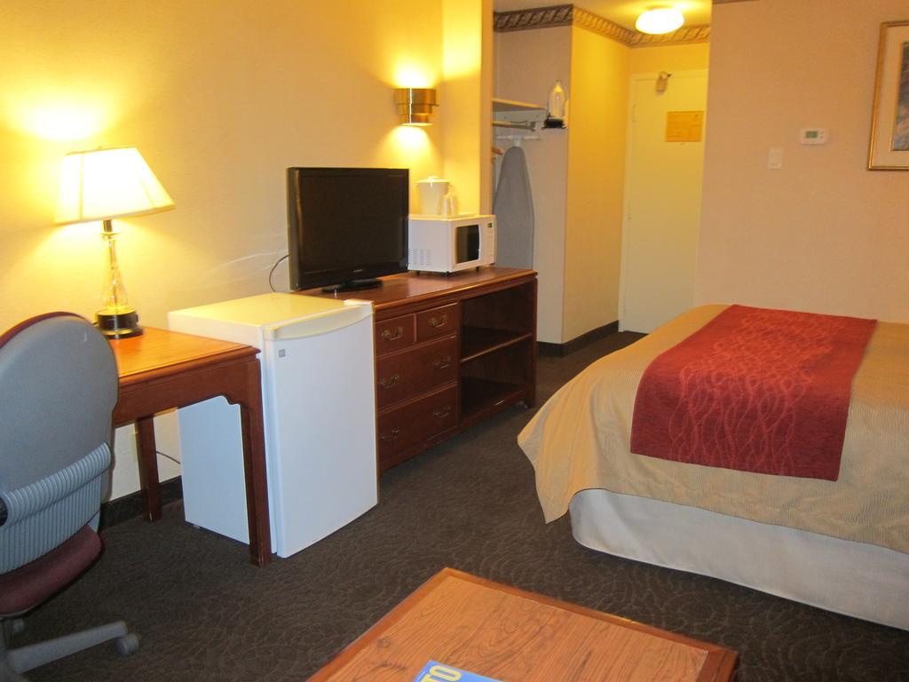 Comfort Inn Meadowvale มิสซิสซอกา ภายนอก รูปภาพ