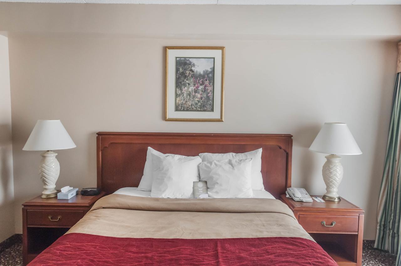 Comfort Inn Meadowvale มิสซิสซอกา ภายนอก รูปภาพ