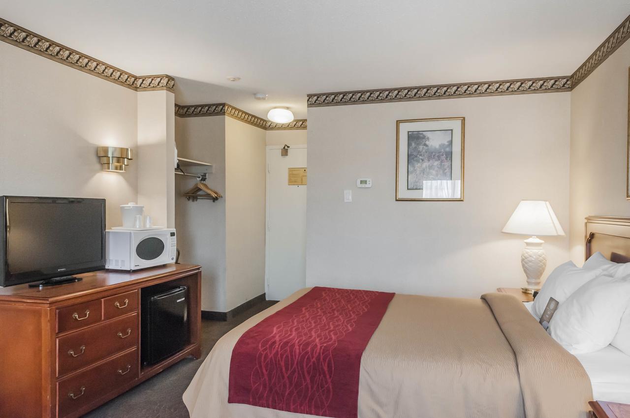 Comfort Inn Meadowvale มิสซิสซอกา ภายนอก รูปภาพ