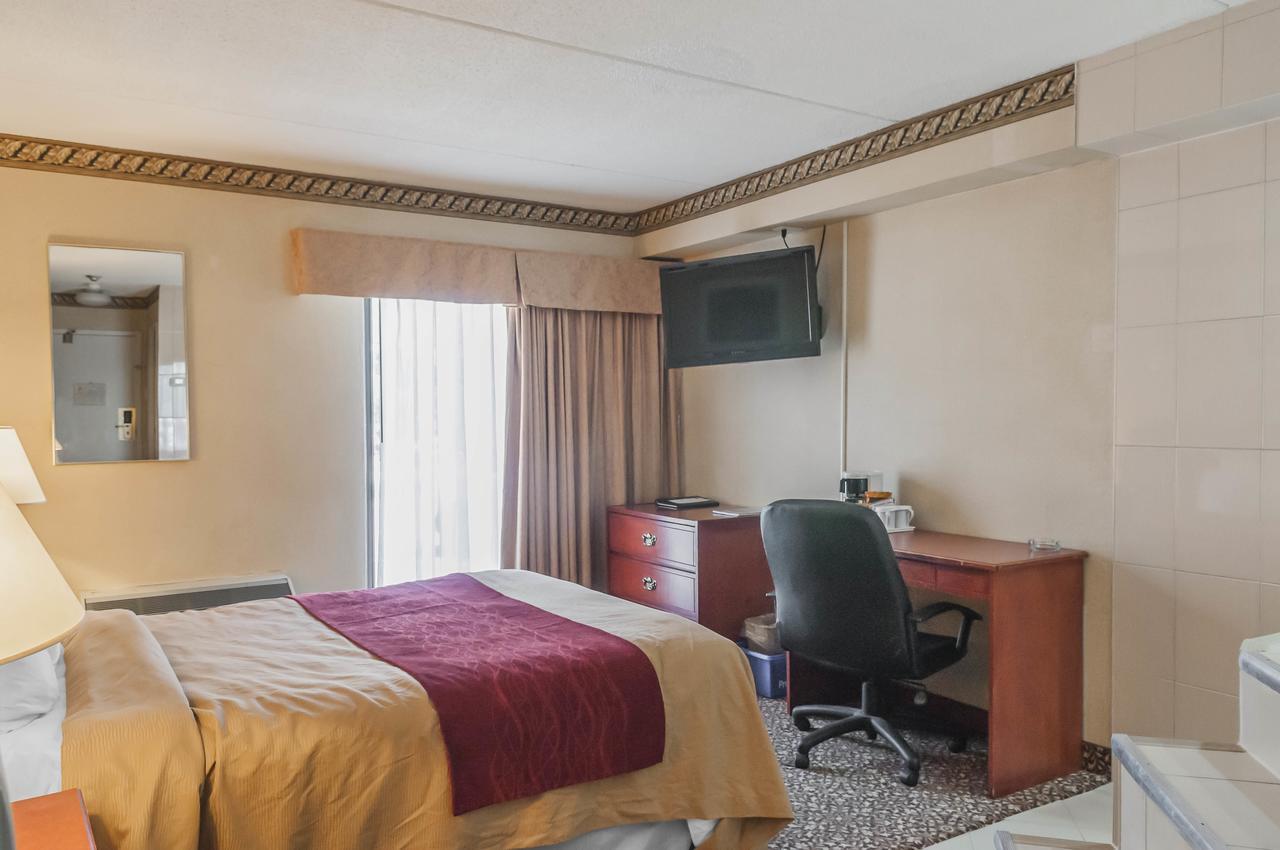 Comfort Inn Meadowvale มิสซิสซอกา ภายนอก รูปภาพ