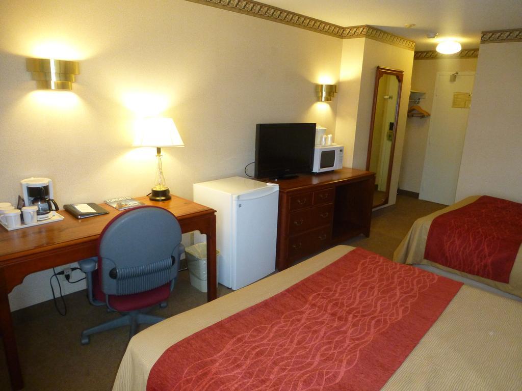 Comfort Inn Meadowvale มิสซิสซอกา ภายนอก รูปภาพ