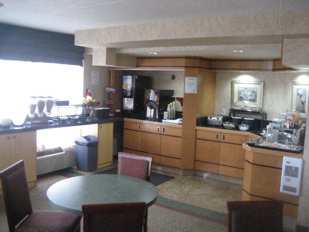 Comfort Inn Meadowvale มิสซิสซอกา ภายนอก รูปภาพ