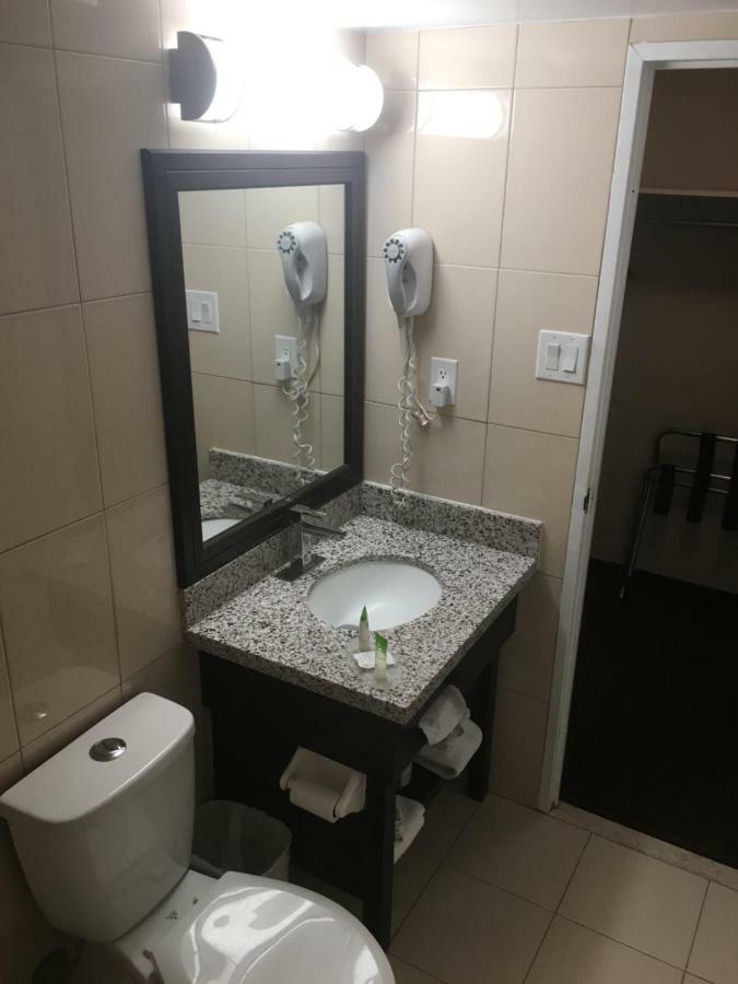 Comfort Inn Meadowvale มิสซิสซอกา ภายนอก รูปภาพ